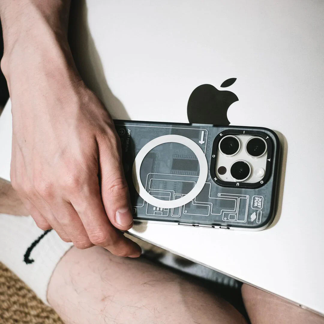 Futuristic Circuit Shield MagSafe Case - iPhone - Image 6