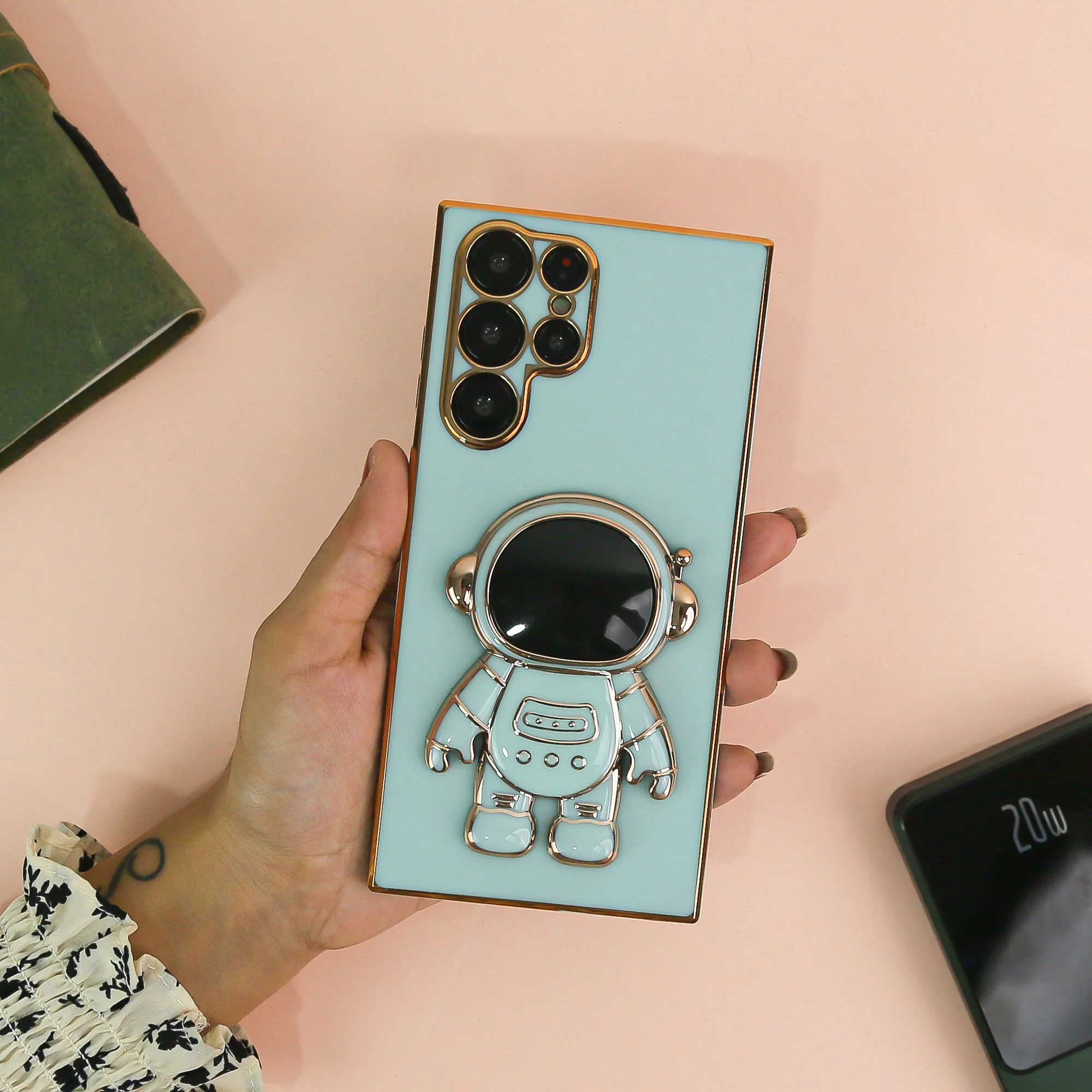 Galaxy Luxurious Astronaut Bracket Case - Image 7