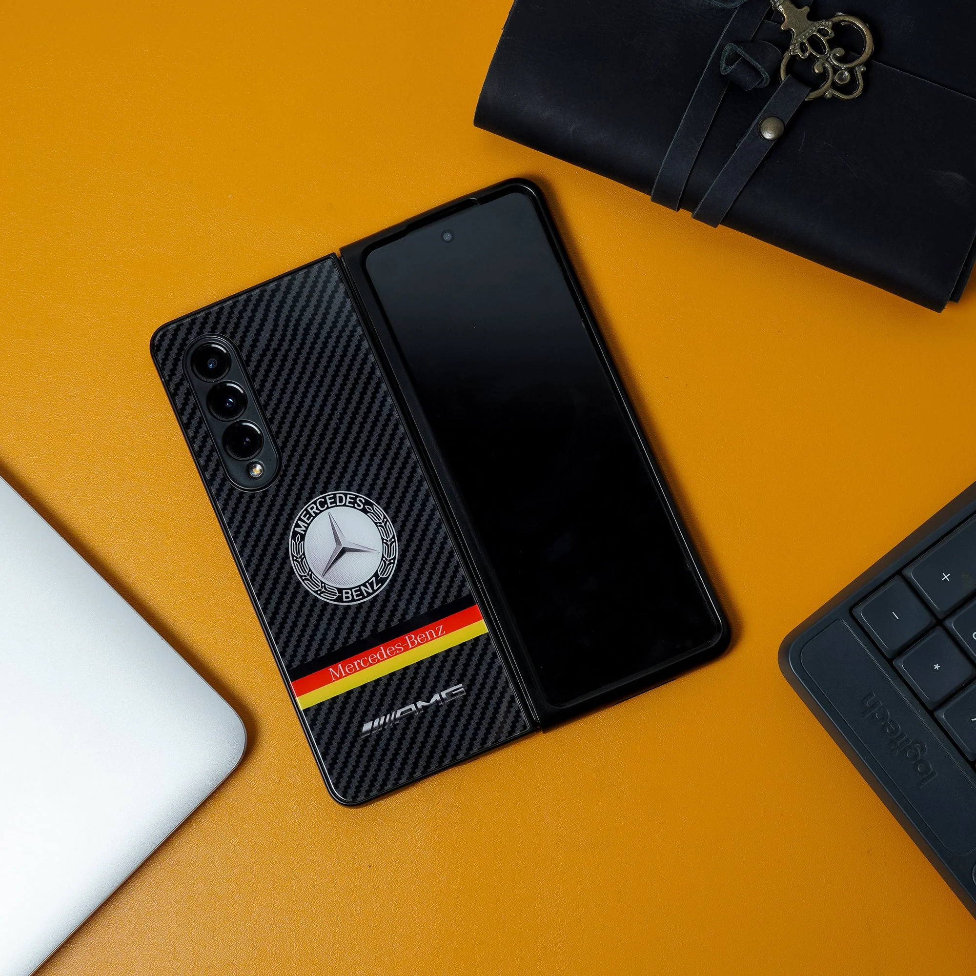 Galaxy Z Fold3 Luxurious Carbon Fiber Glass Case - Image 4