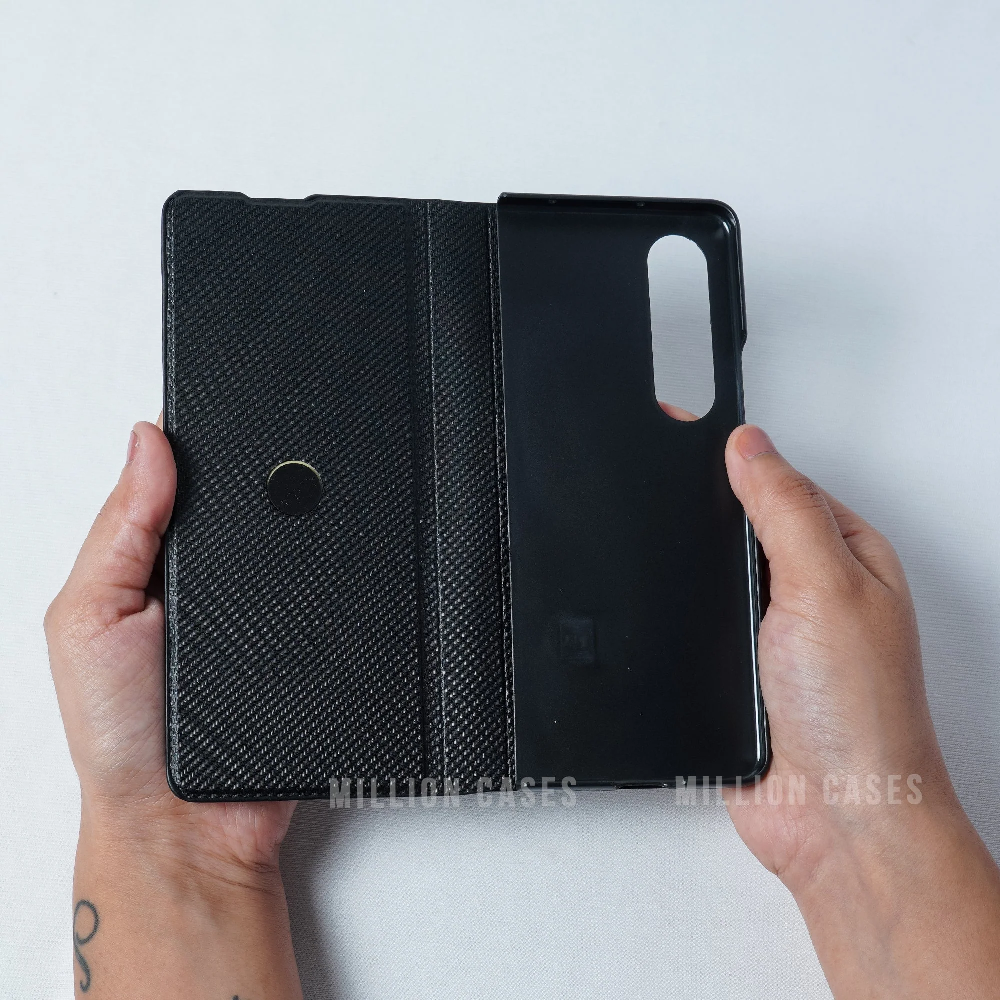 Galaxy Z Fold4 Carbon Fiber Leather Case - Image 4