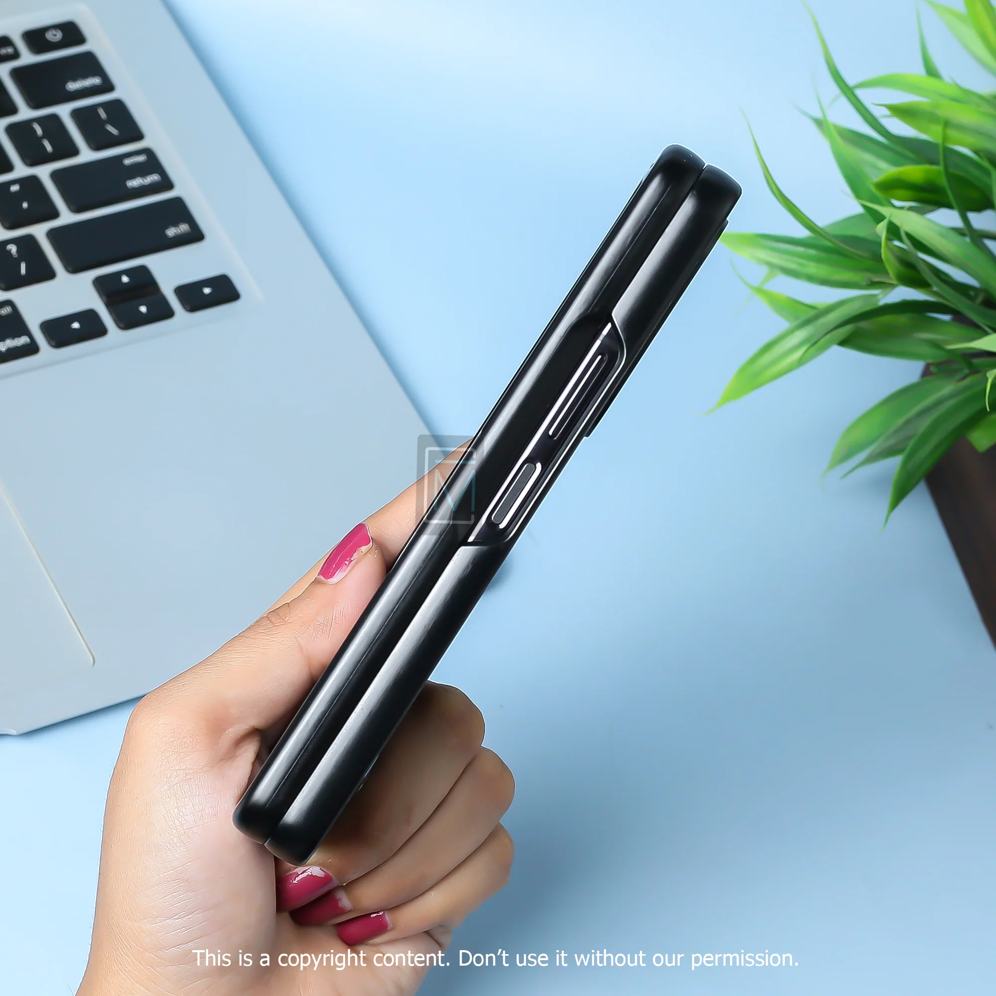 Galaxy Z Fold5 BMW Carbon Fiber Case - Image 3