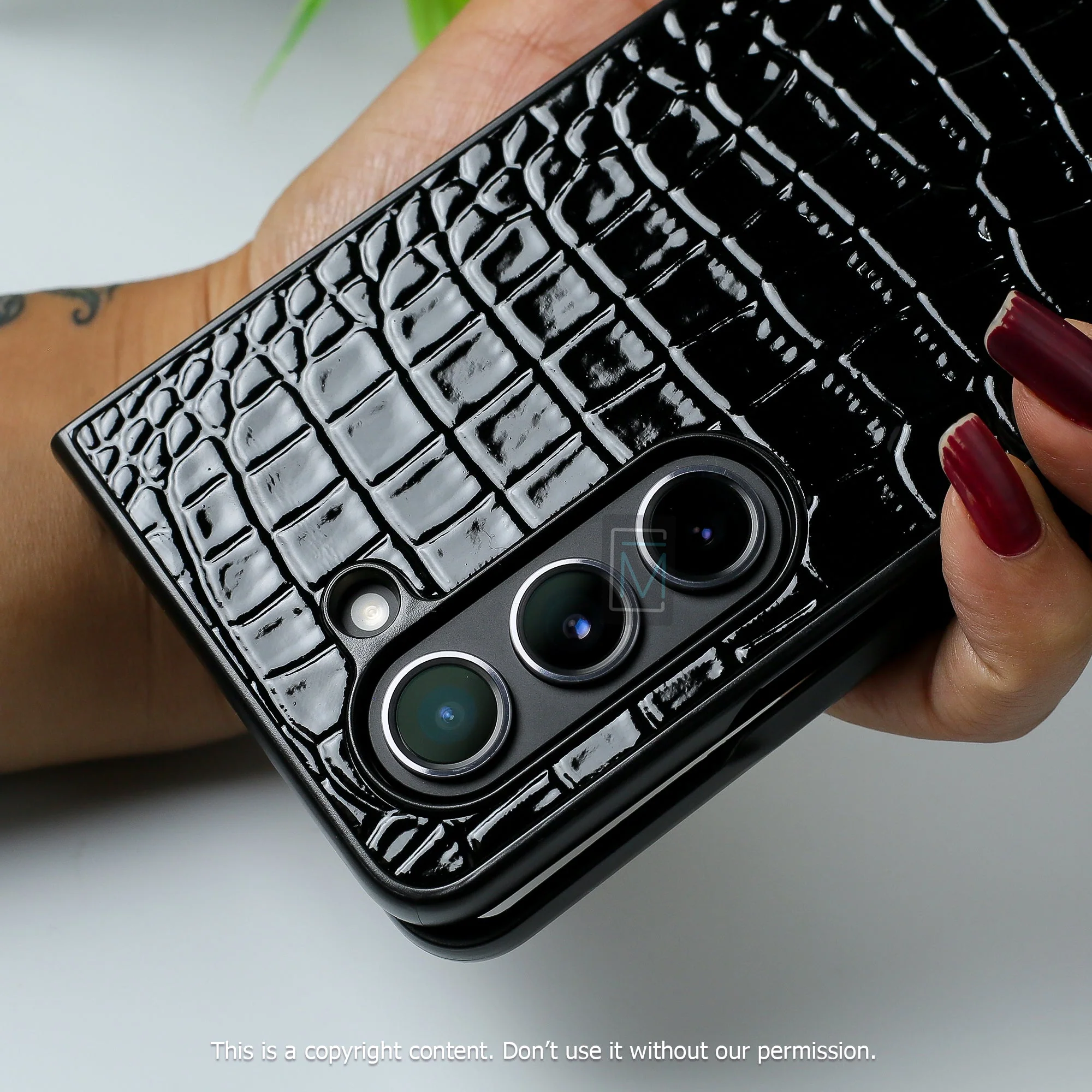 Galaxy Z Fold5 Crocodile Pattern Genuine Leather Case - Image 4