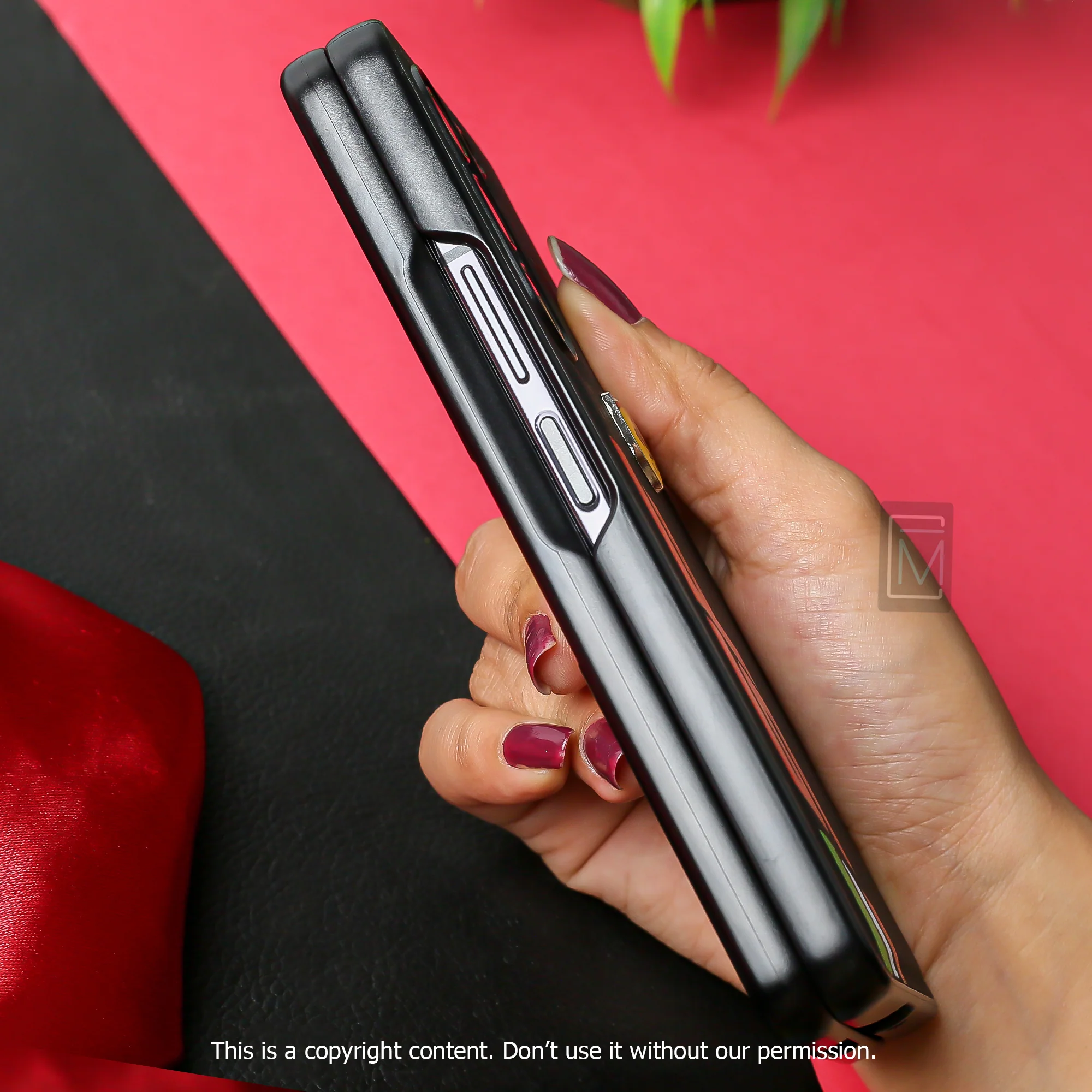 Galaxy Z Fold5 Speed Edition Ferrari Leather Case - Image 9
