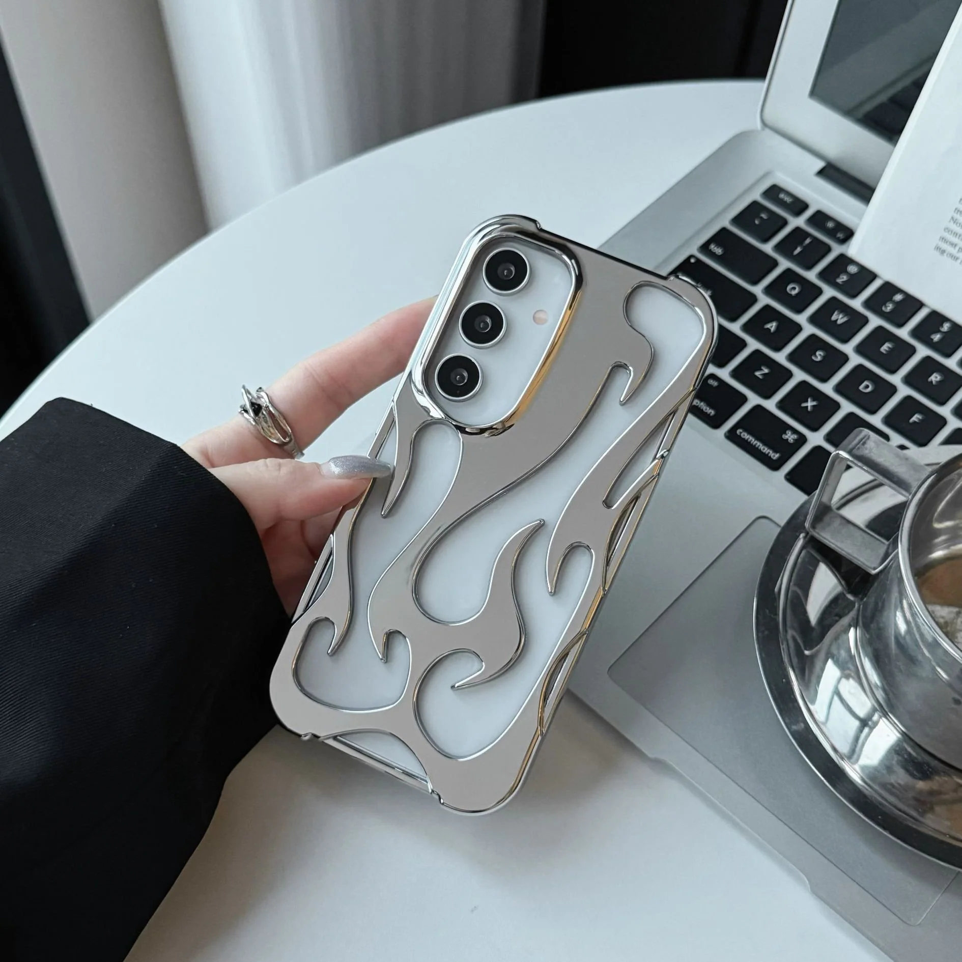 Hollow Flame Design Heat Dissipation Case - Samsung - Image 10