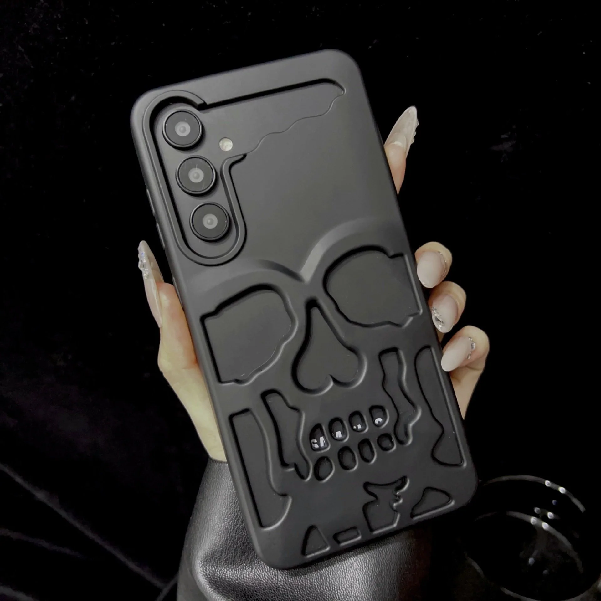 Hollow Skull Cutting Case - Samsung - Image 8