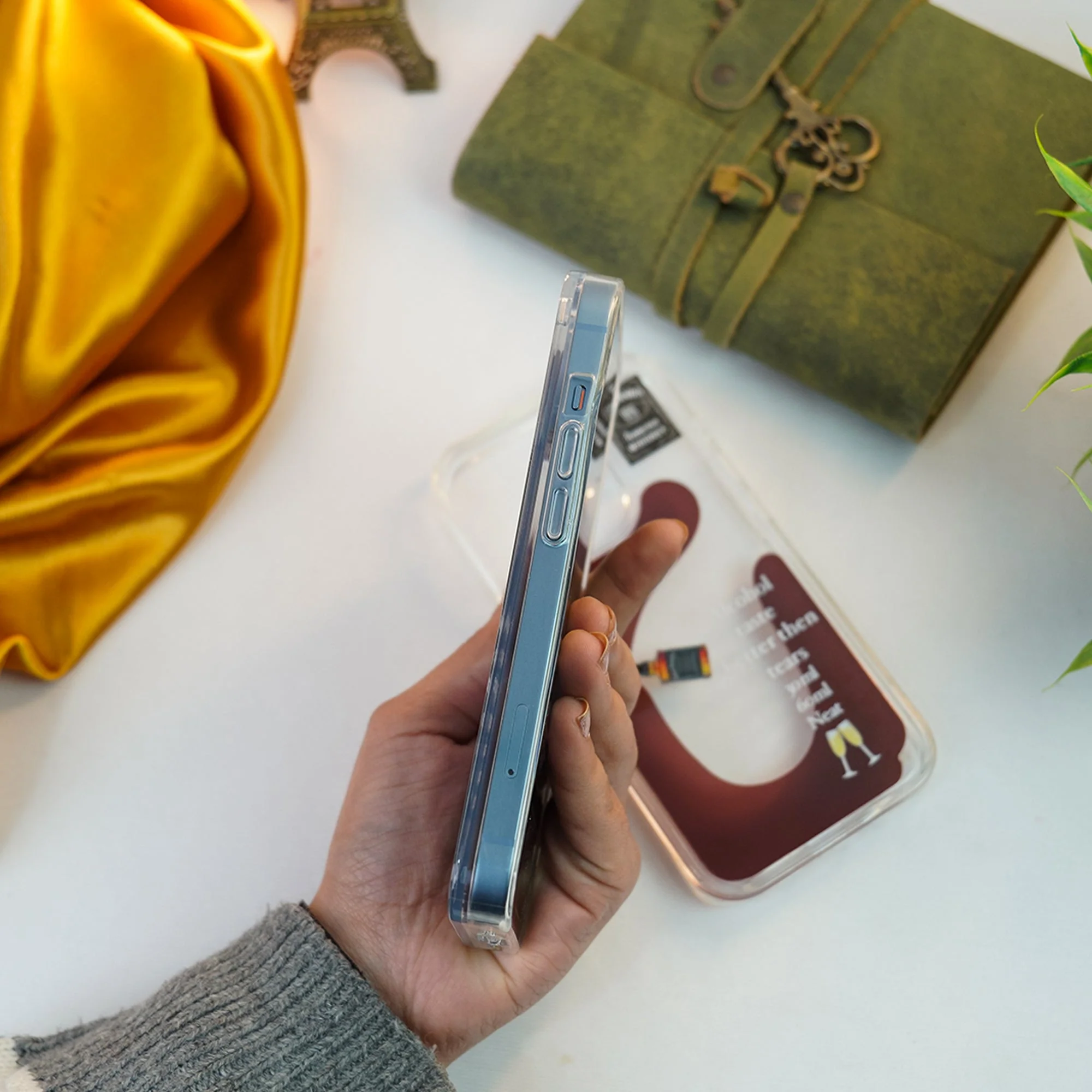 iPhone 14 Series Lavish Floating Liquid Case - Image 3