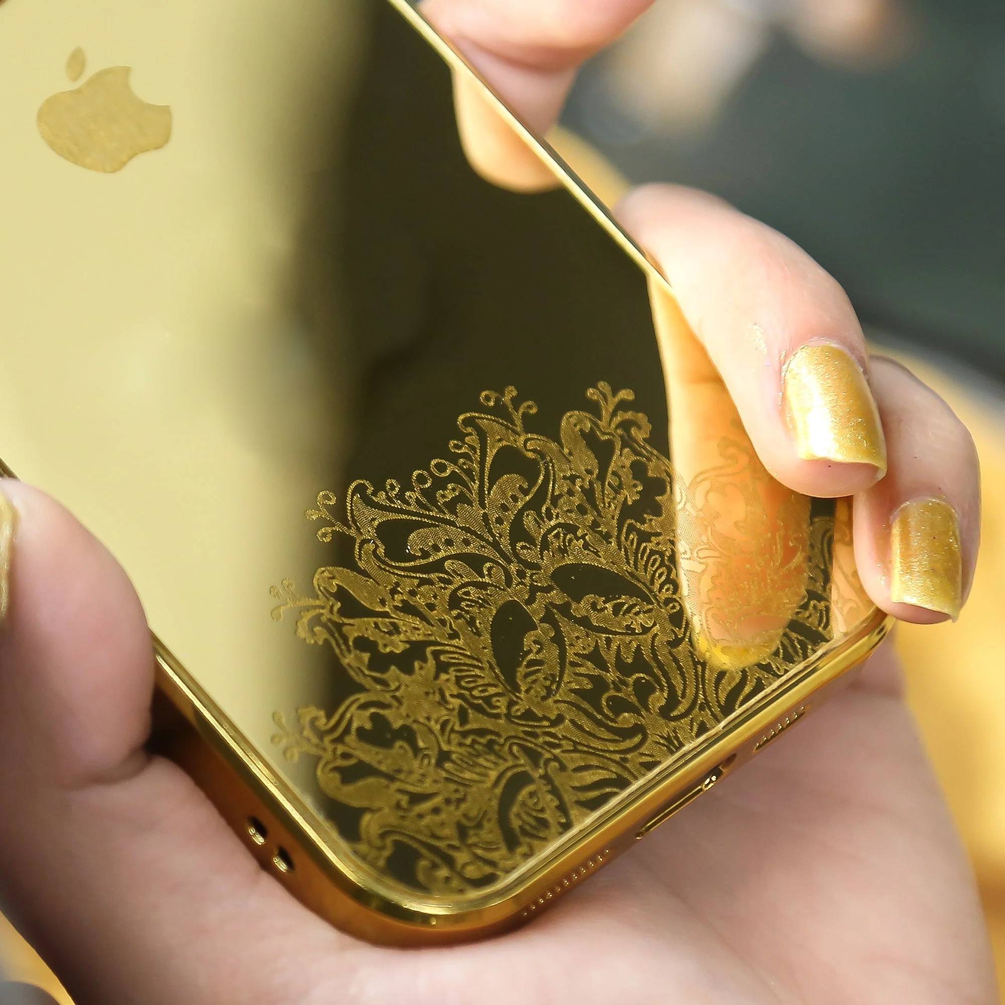 iPhone 16 Series Refined Gold Luxurious Logo Case - Image 5