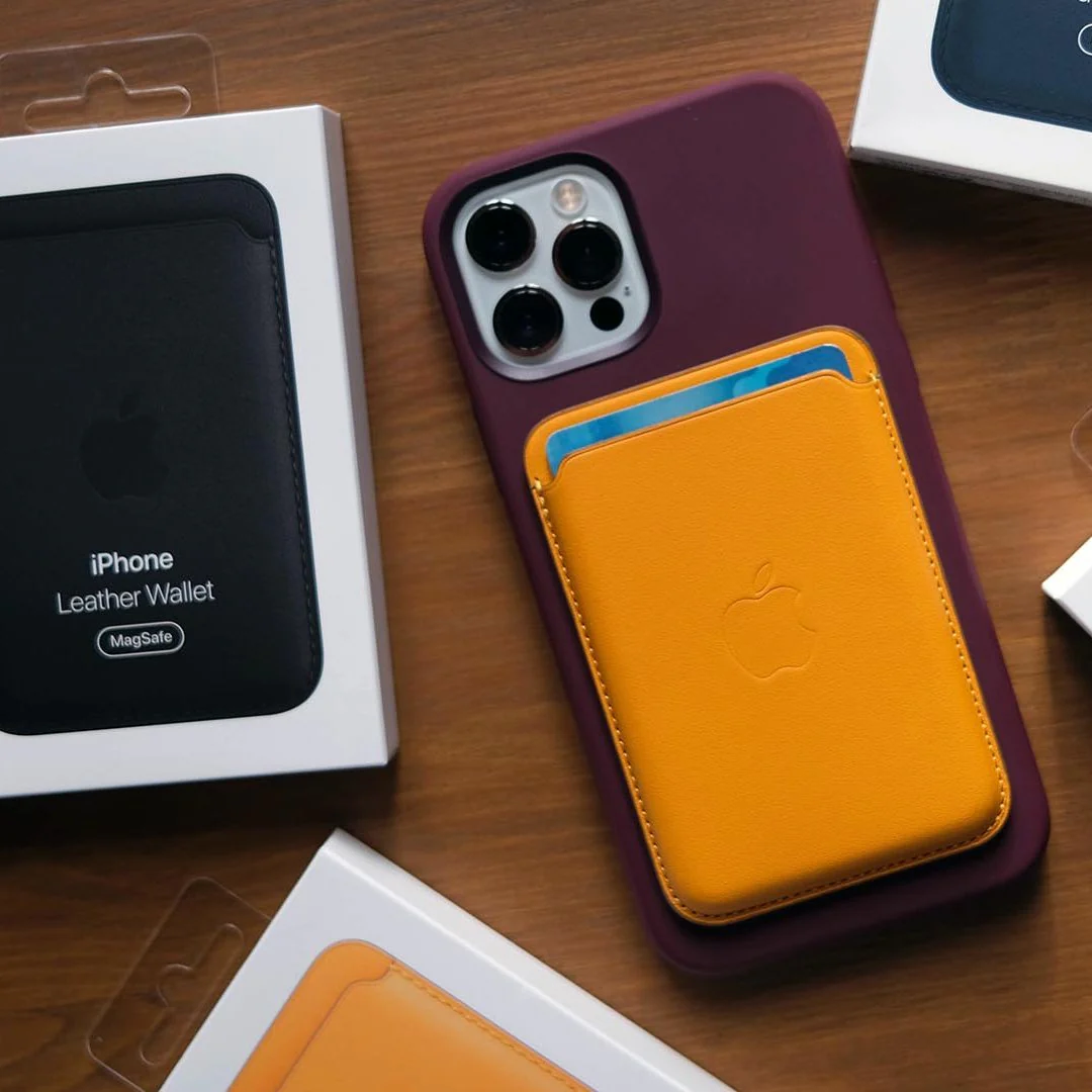 iPhone Leather Wallet with MagSafe - Image 4