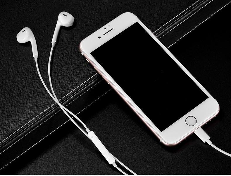 iPhone White Lightning Digital Earphones - Image 11