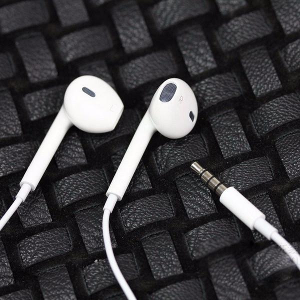 iPhone White Lightning Digital Earphones - Image 13