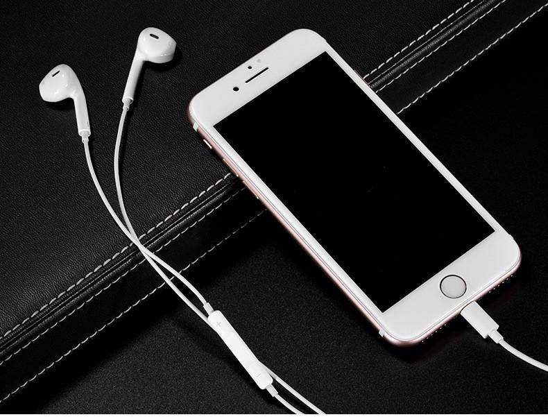 iPhone White Lightning Digital Earphones - Image 6