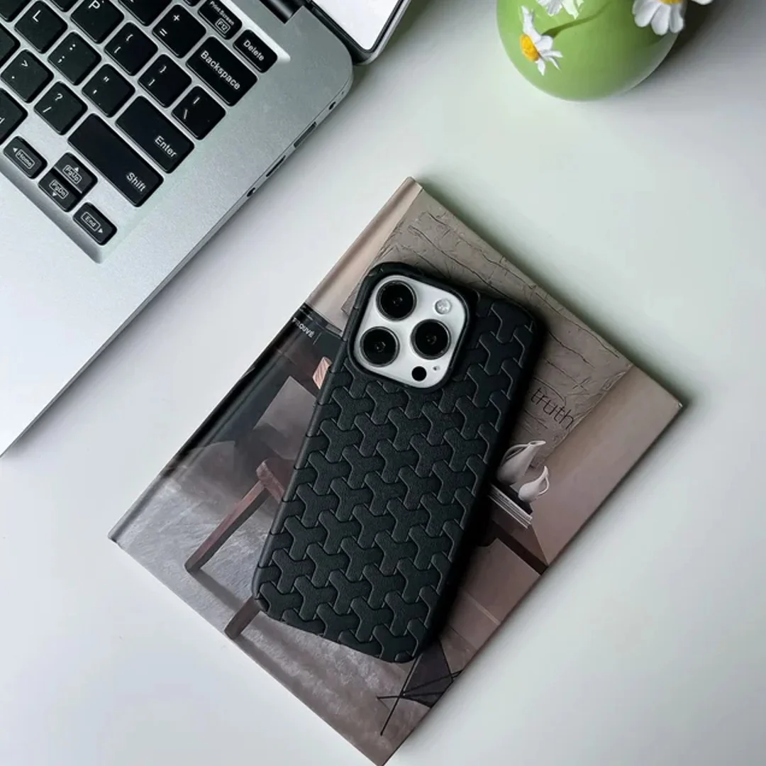 Dissipate Heat Woven Pattern Case - iPhone - Image 4