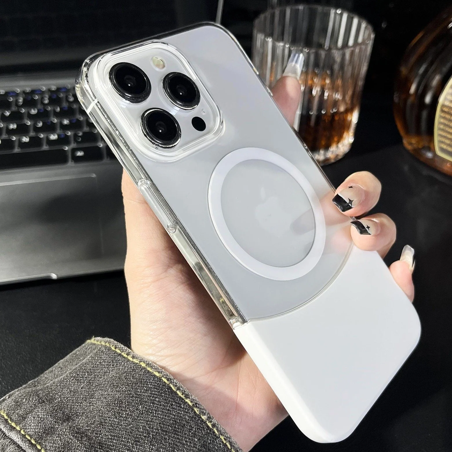 Magnetic Splicing Contrast Transparent Case - iPhone - Image 2