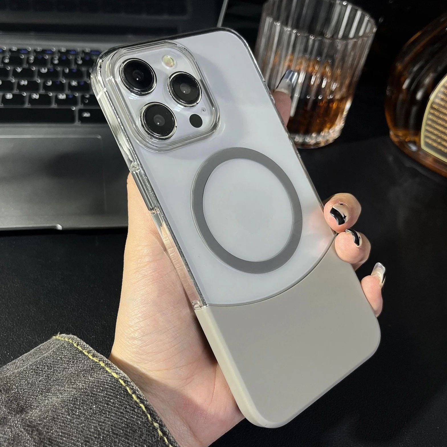 Magnetic Splicing Contrast Transparent Case - iPhone - Image 4