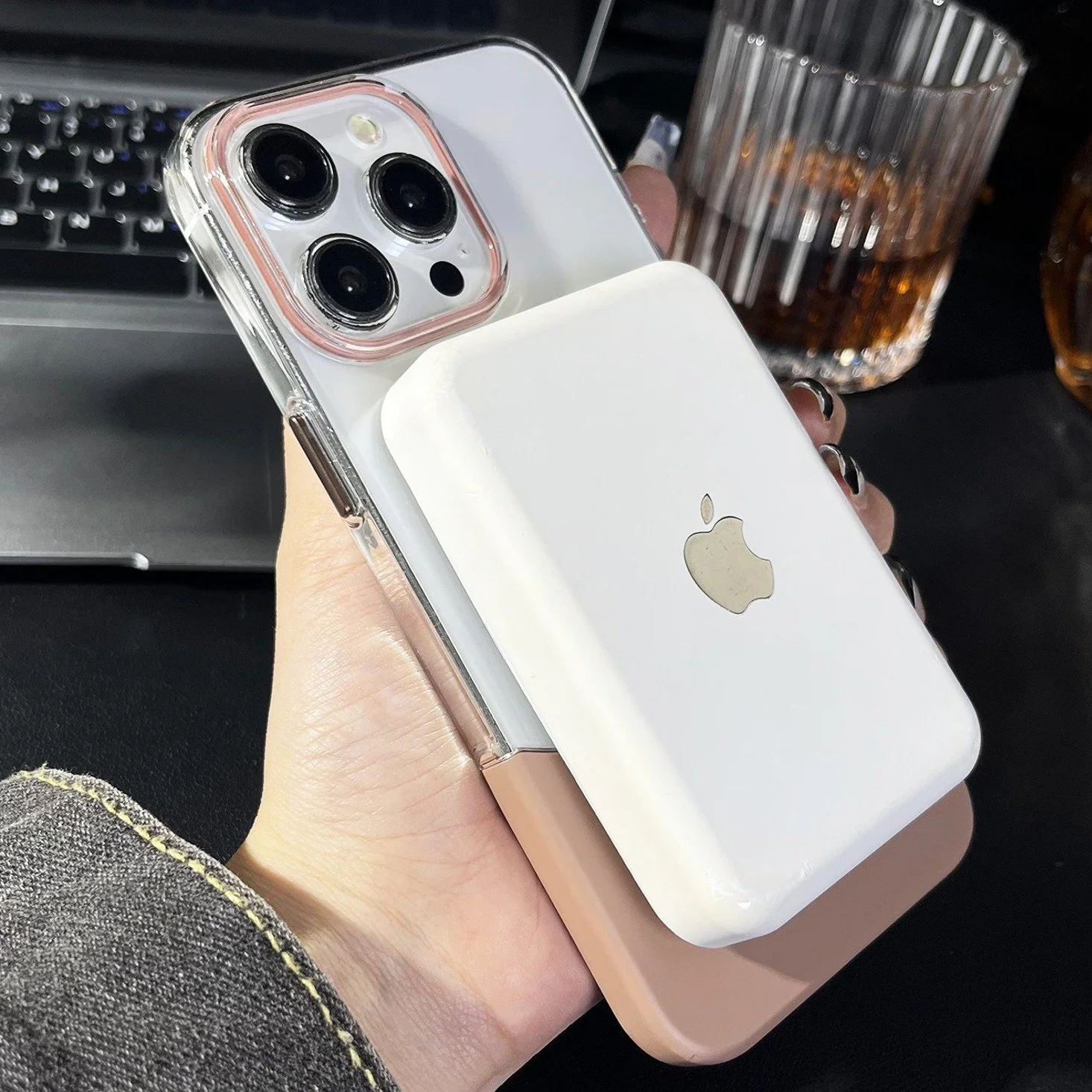 Magnetic Splicing Contrast Transparent Case - iPhone - Image 5