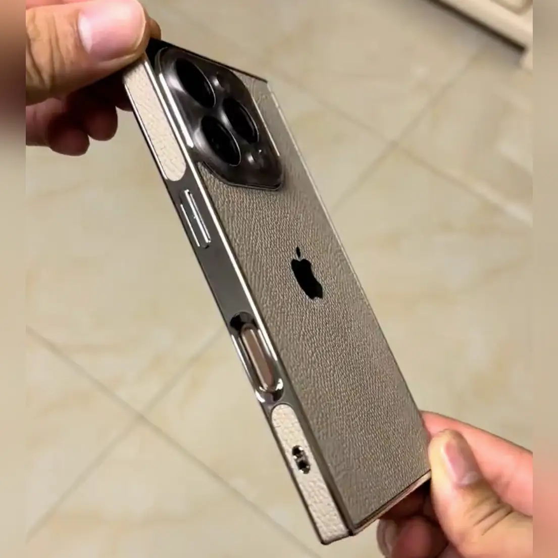 Novaro Premium Leather Metallic Case - Image 8