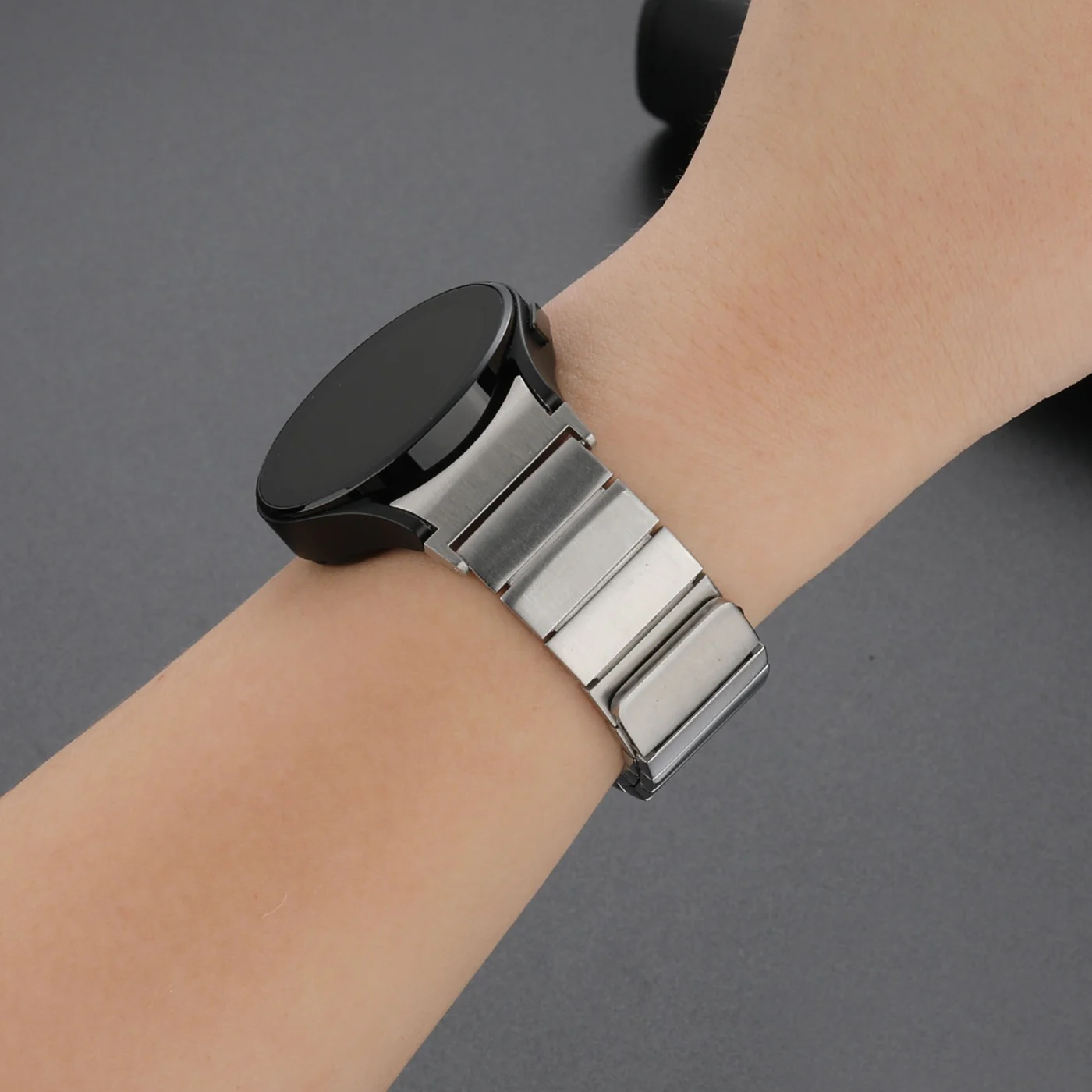 Premium Magnetic Chain Strap for Apple Watch - Image 6