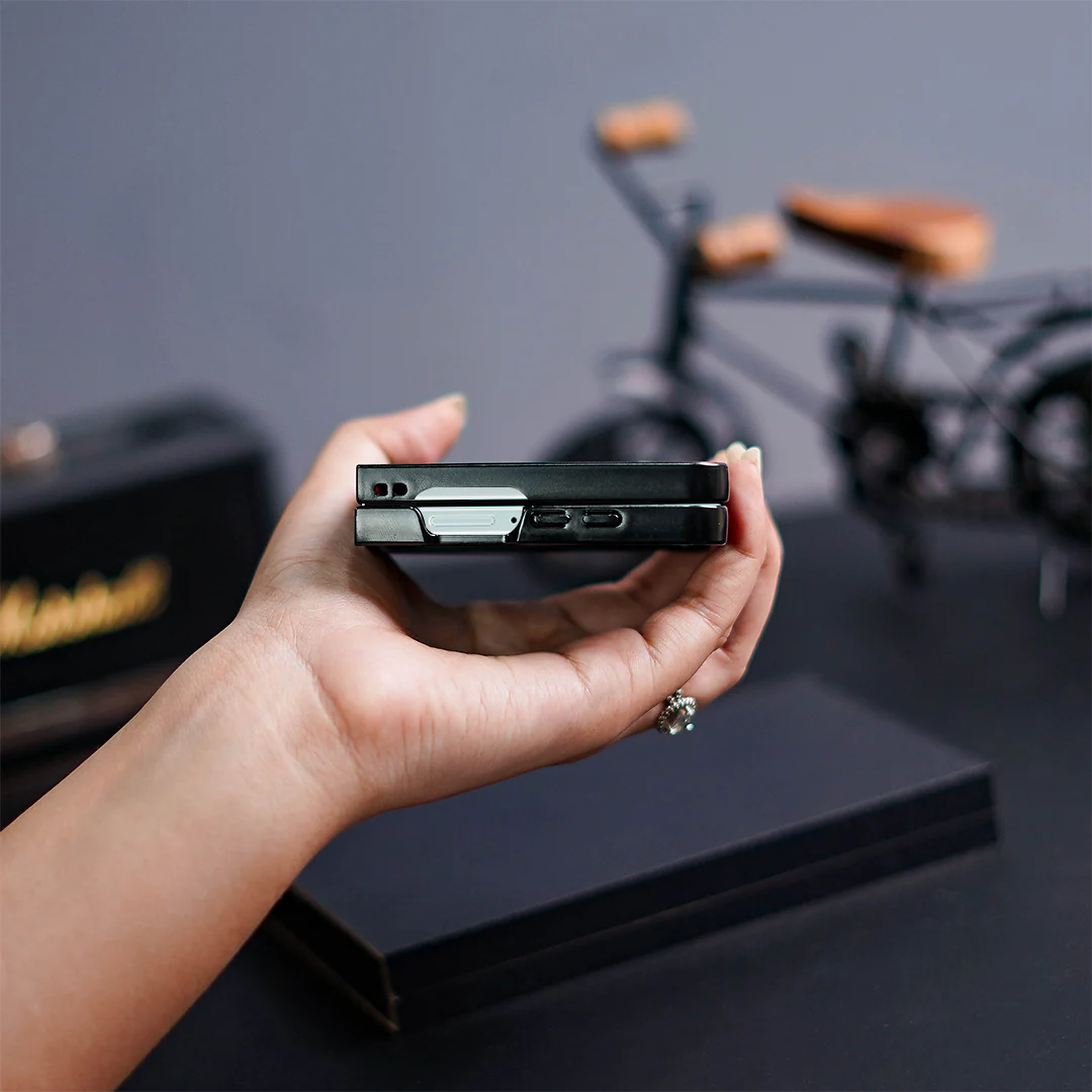 Galaxy Z Flip7 Royal Mark - Image 3